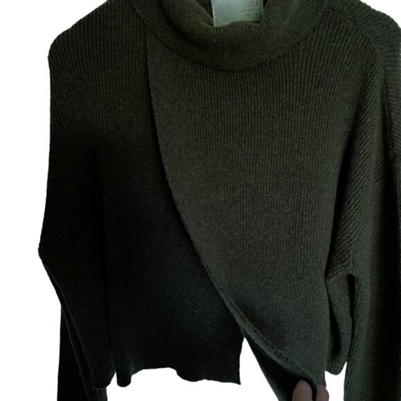 J.O.A. Dark Olive Split Front Cropped Turtleneck Sweater XSmall - Picture 4 of 4